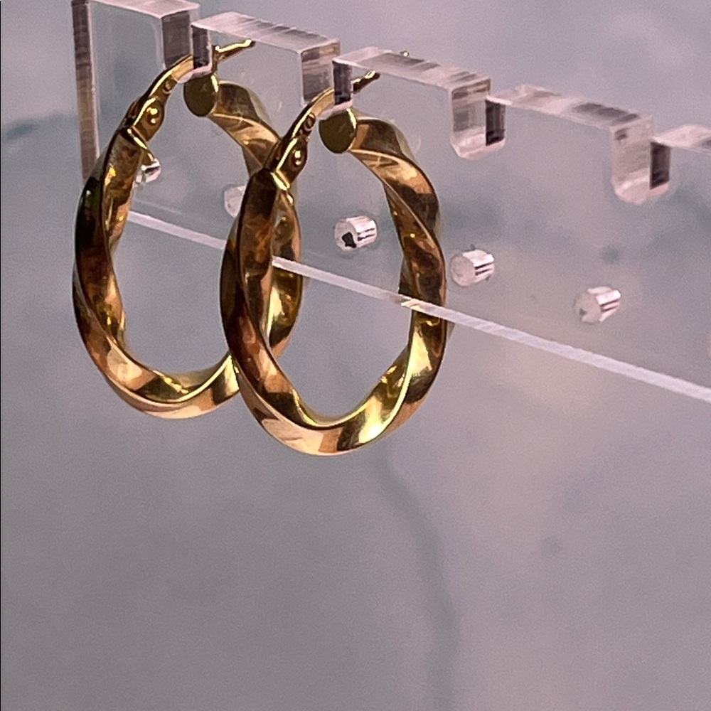 14K Italy Gold Wavy spiral  Hoop Earrings